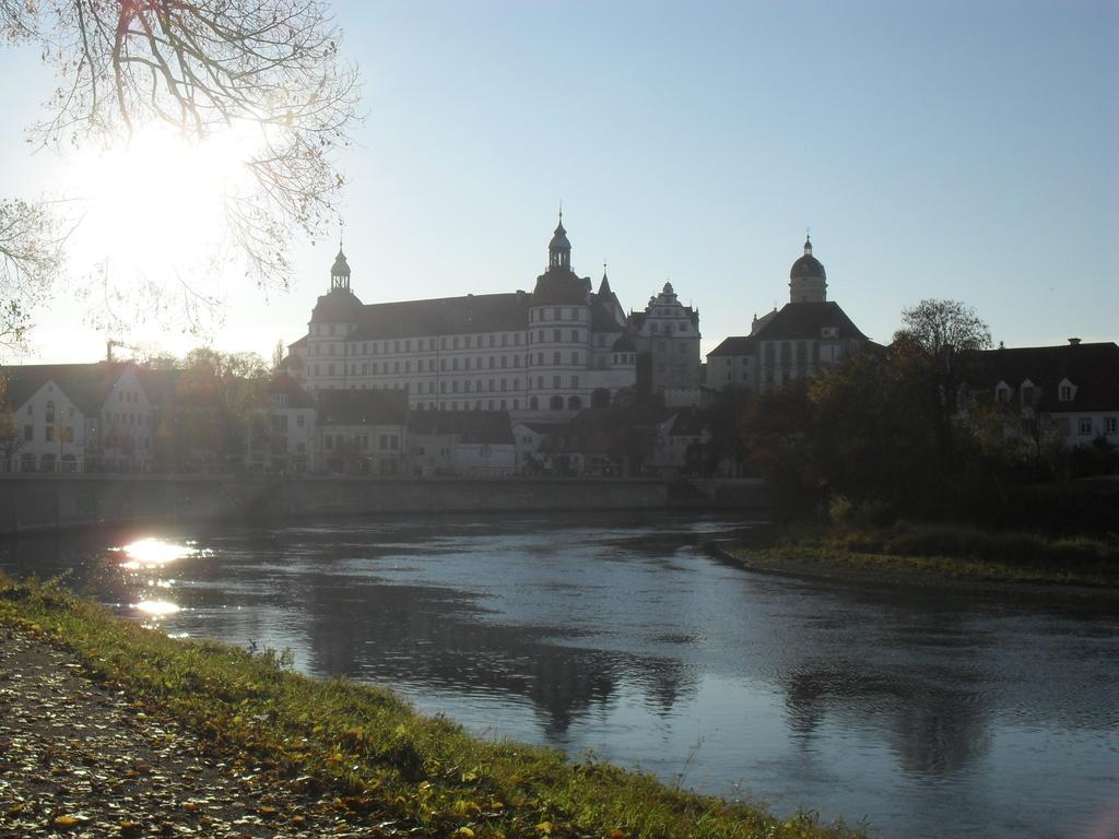 Hotel Am Fluss Нойбург-ан-дер-Донау Экстерьер фото